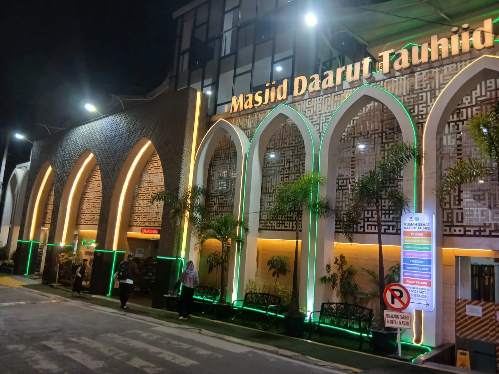 Ternyata rahasia jadi bangsa mandiri ada di selembar flyer masjid! Yuk, intip jurus BRTT dan KoMiBa ala Daarut Tauhiid yang bisa ubah karakter kita jadi lebih keren.