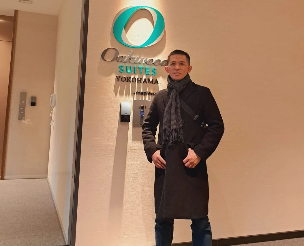 Mulai dari bawah, naik jadi checker hingga memimpin housekeeping hotel di Yokohama & Fukuoka.Kejujuran jadi kunci—kini dipercaya bantu rekrut tenaga kerja Indonesia.