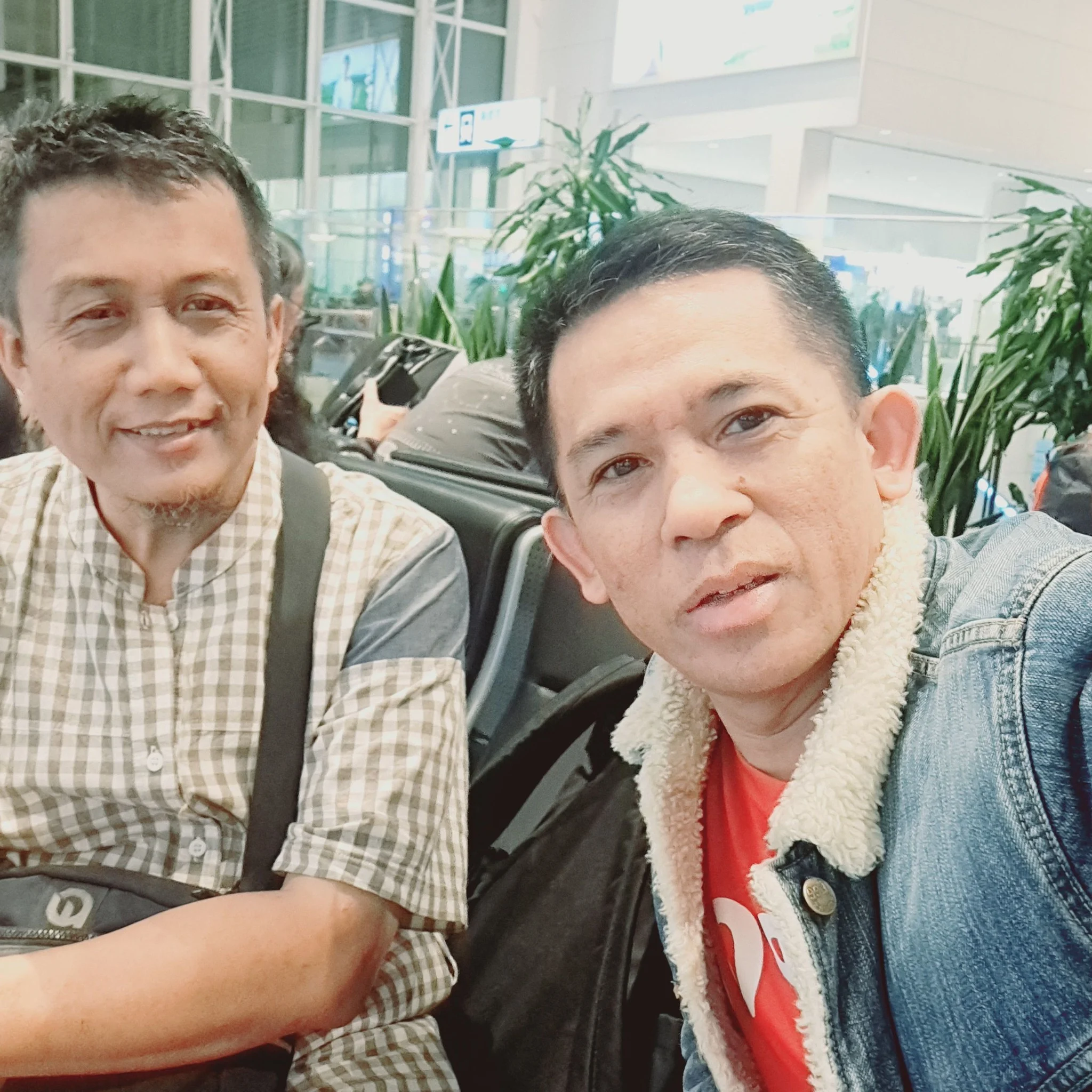 Pertemuan singkat di Haneda Airport, tapi sarat makna. Dari Toto Kaneda Rich, kami belajar bahwa kejujuran dan ketangguhan melampaui batas usia