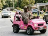 Krisis BBM bikin pusing? Intip kisah unik modifikasi mobil Barbie pink jadi kendaraan harian yang super irit. Saatnya ubah ngedumel jadi aksi nyata!